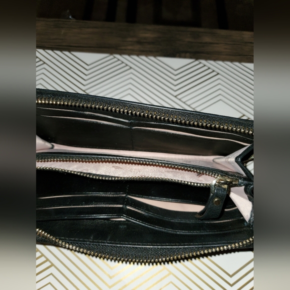Kate Spade wallet - Picture 4 of 8